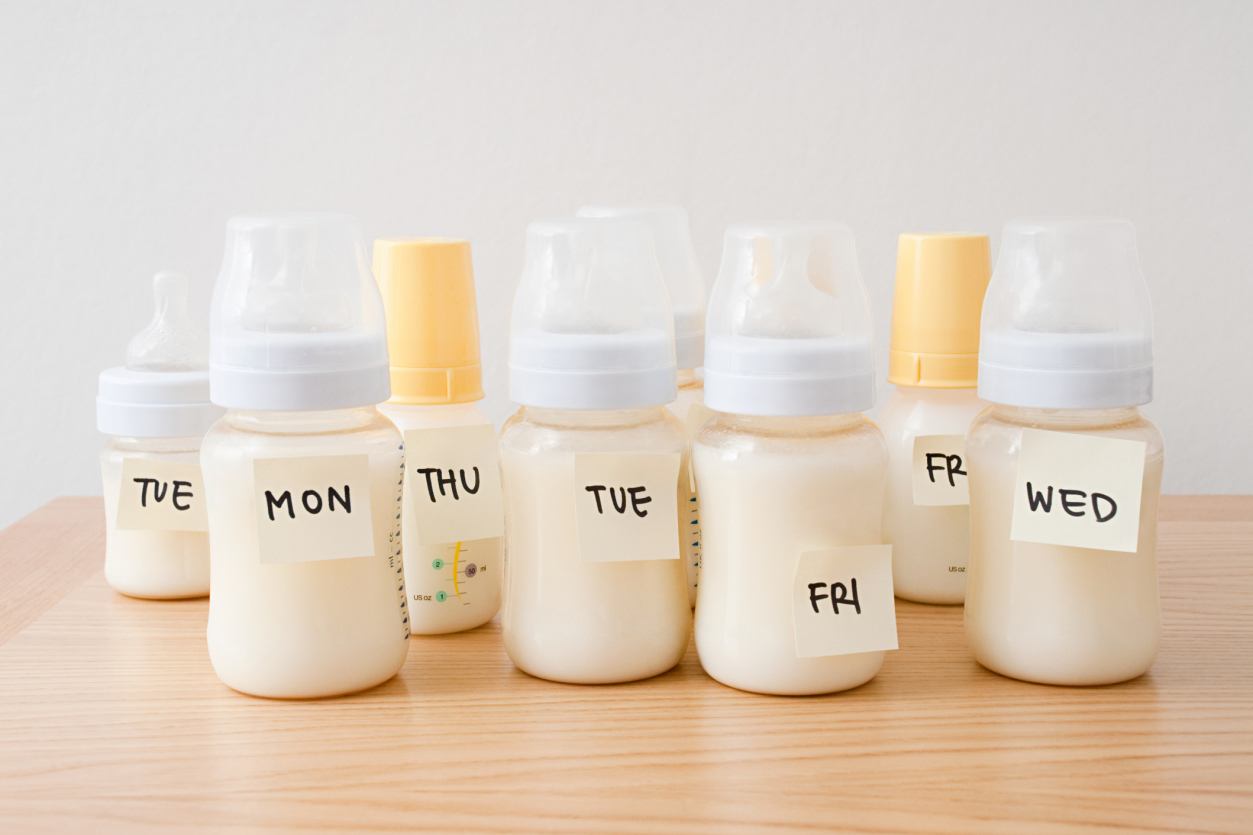 how to know whether breast milk is stale or not