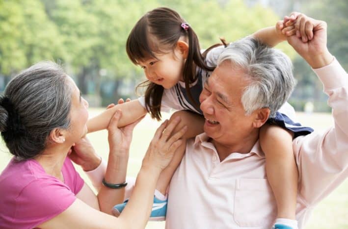 grandparents close to grandchildren