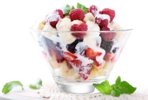 Fruit with Yogurt and Oats