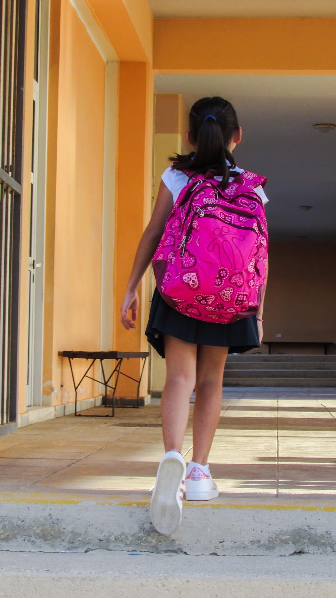 school bags interfere with the child's spine