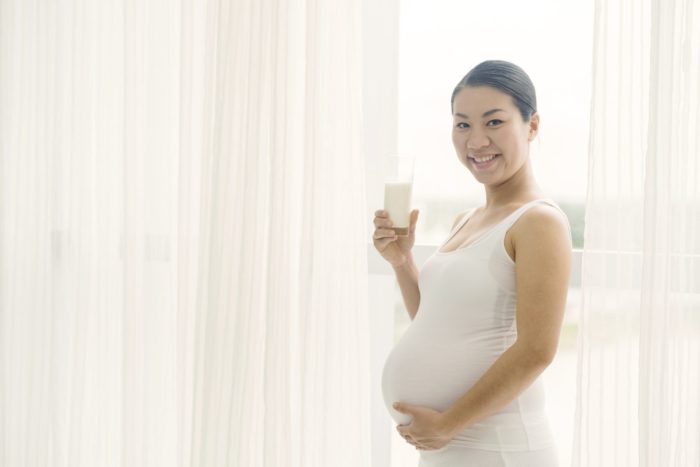 pregnant women drink milk