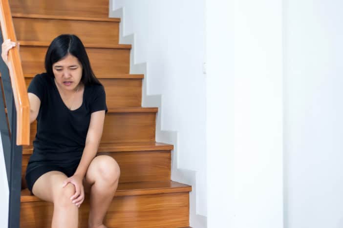 knee hurts when climbing stairs