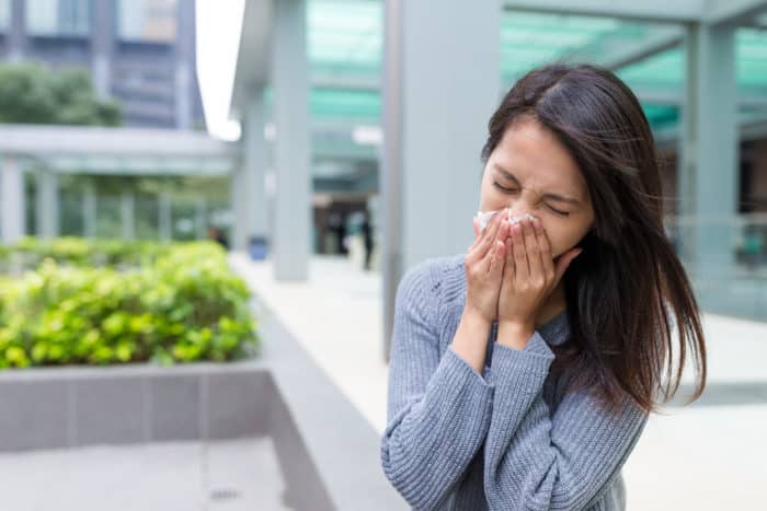 reason to close your eyes when sneezing