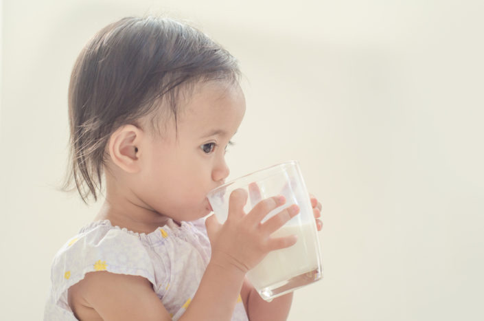 drink milk using glass
