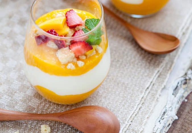 dessert mango yogurt parfait