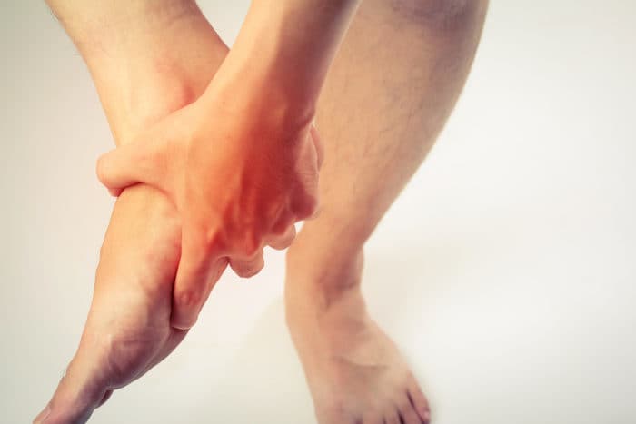 Symptoms of gout in the elderly can be treated with these 4 steps