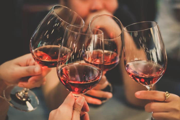 drinking alcohol reduces the risk of diabetes