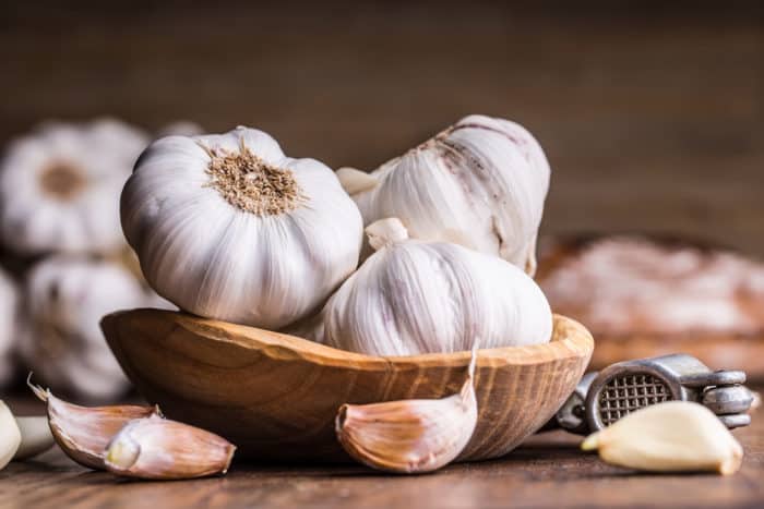 the benefits of eating garlic to reduce cholesterol